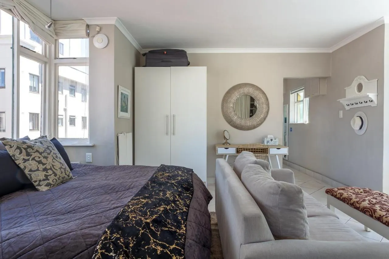 Cosy And Classy Sea Point Apartment Κέιπ Τάουν