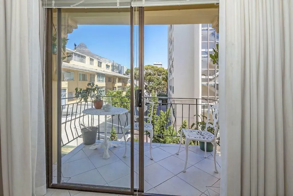 Cosy And Classy Sea Point Apartment Κέιπ Τάουν