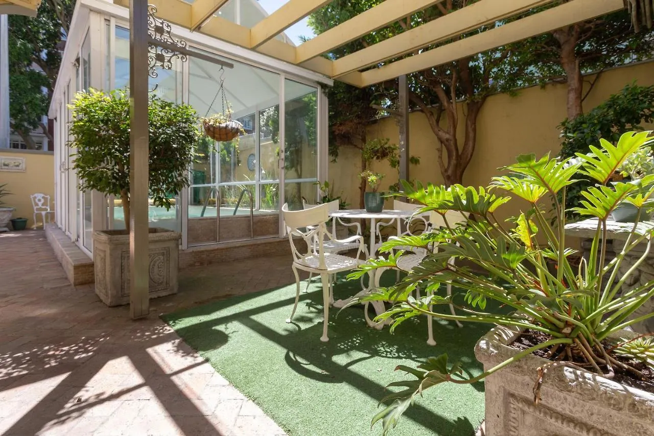 Cosy And Classy Sea Point Apartment Cape Town