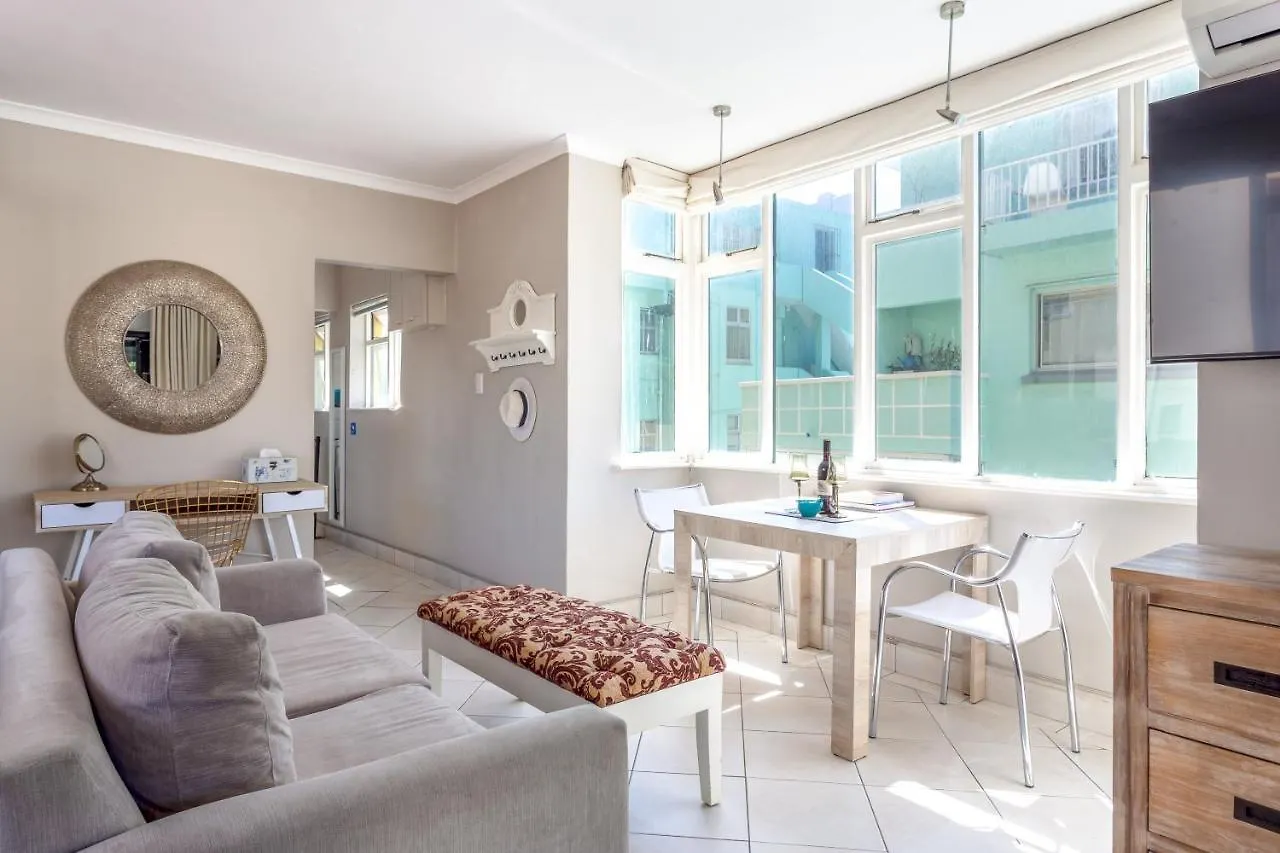 Cosy And Classy Sea Point Apartment Cape Town