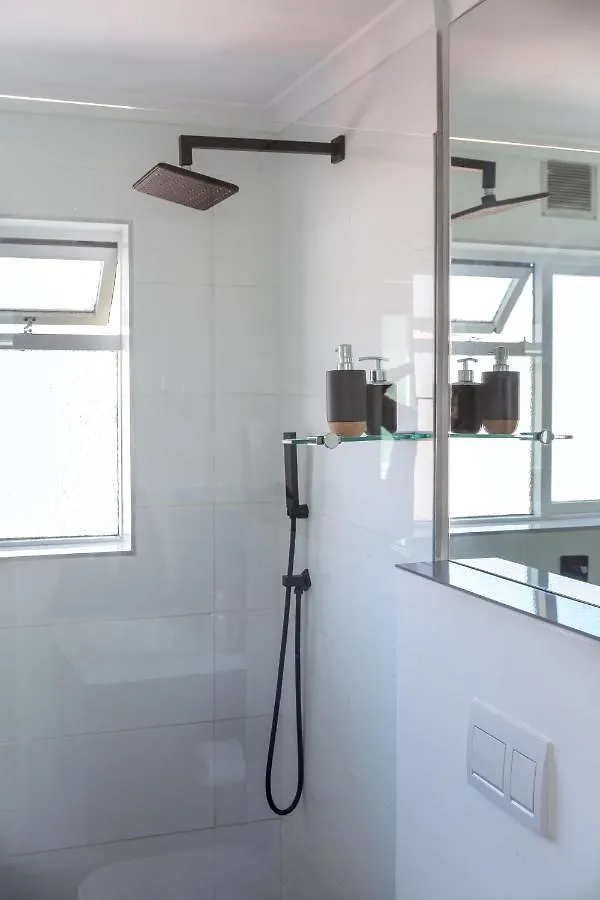 Cosy And Classy Sea Point Apartment Cape Town