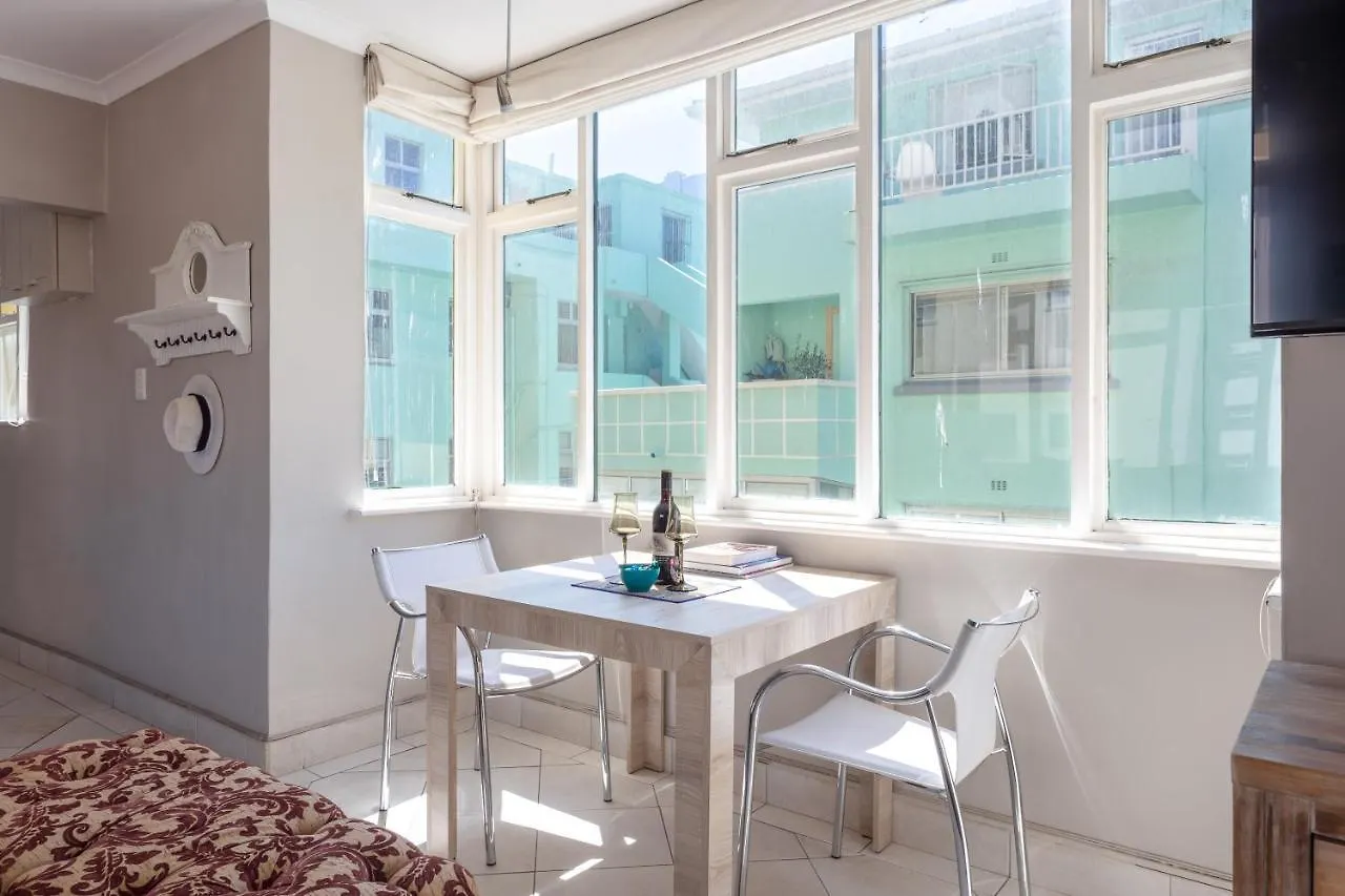 Cosy And Classy Sea Point Apartment Cape Town