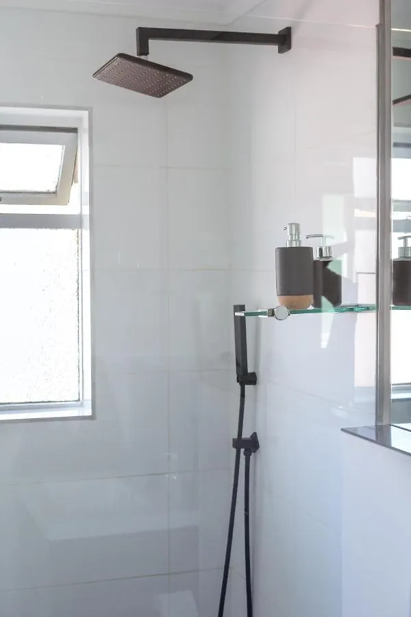 Cosy And Classy Sea Point Apartment Cape Town