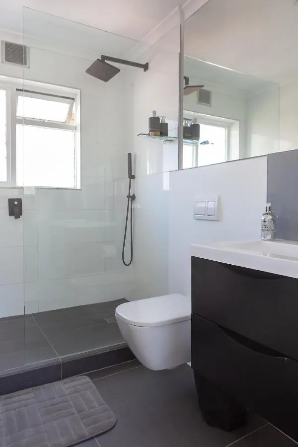 Cosy And Classy Sea Point Apartment Cape Town