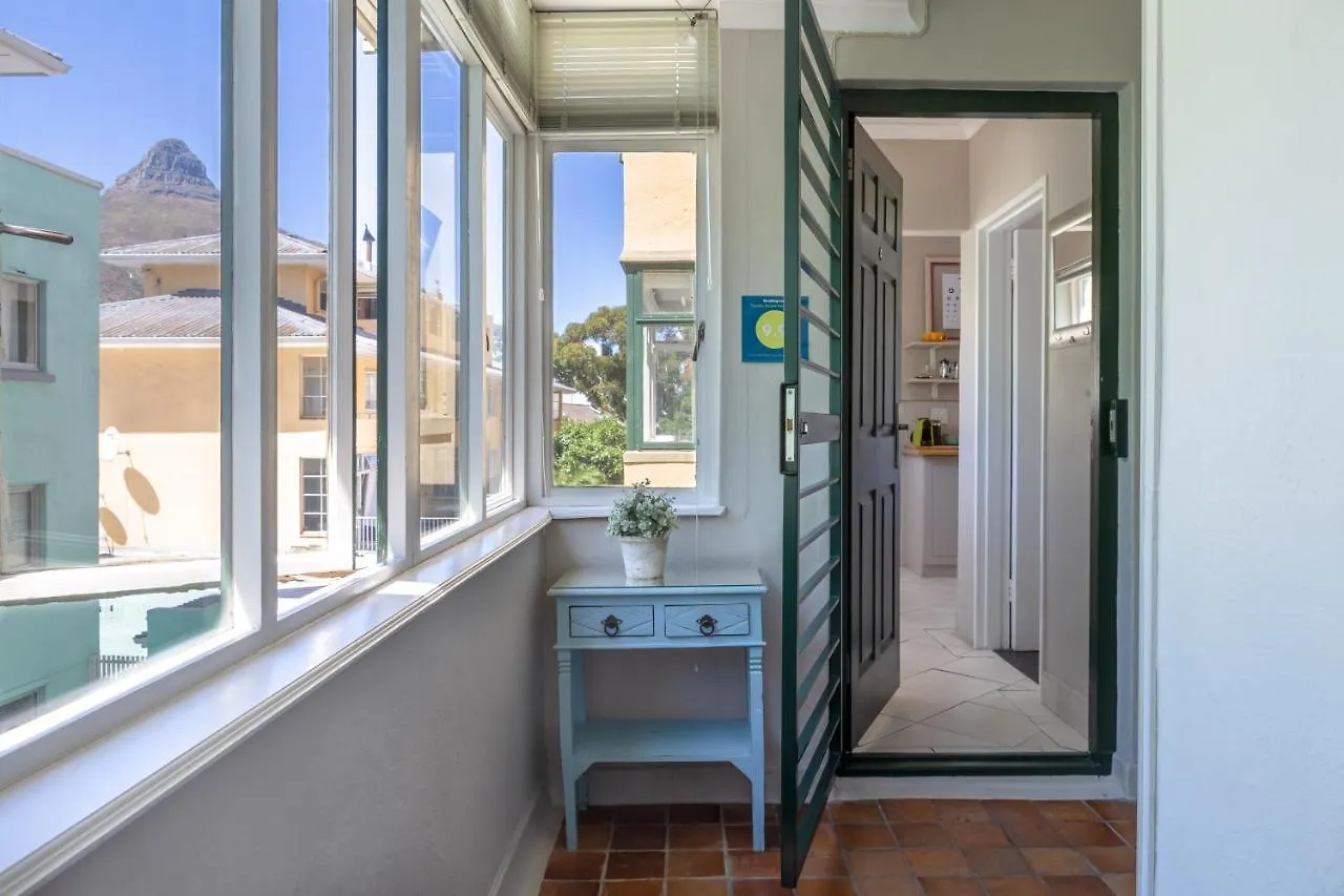 Cosy And Classy Sea Point Apartment Cape Town