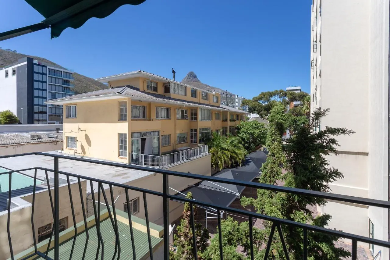 Cosy And Classy Sea Point Apartment Cape Town