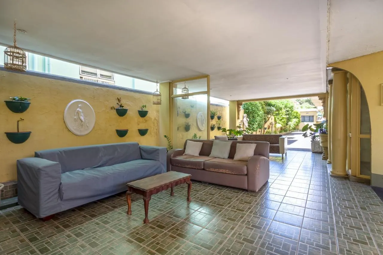 Cosy And Classy Sea Point Apartment Cape Town