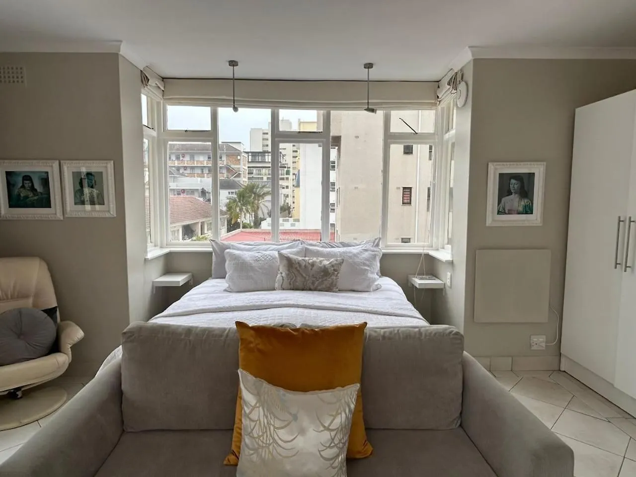 Cosy And Classy Sea Point Apartment Cape Town