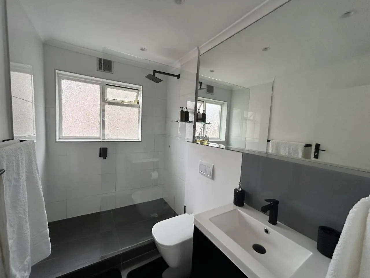 Cosy And Classy Sea Point Apartment Cape Town South Africa