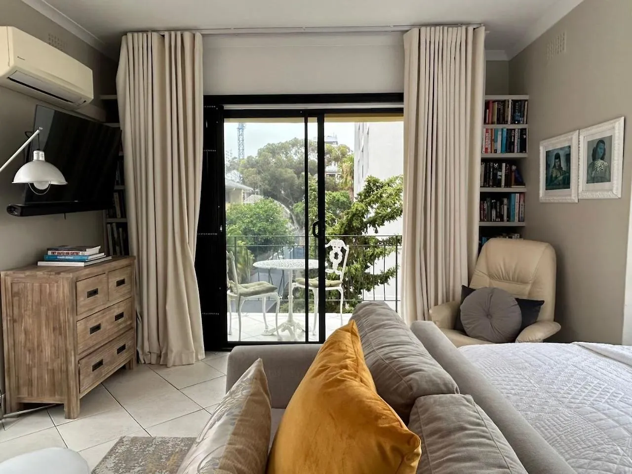 Cosy And Classy Sea Point Apartment Cape Town South Africa