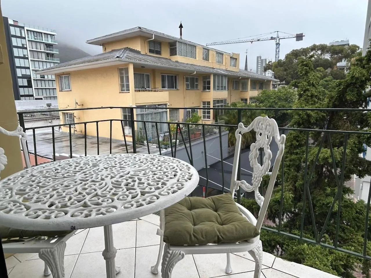Cosy And Classy Sea Point Apartment Cape Town