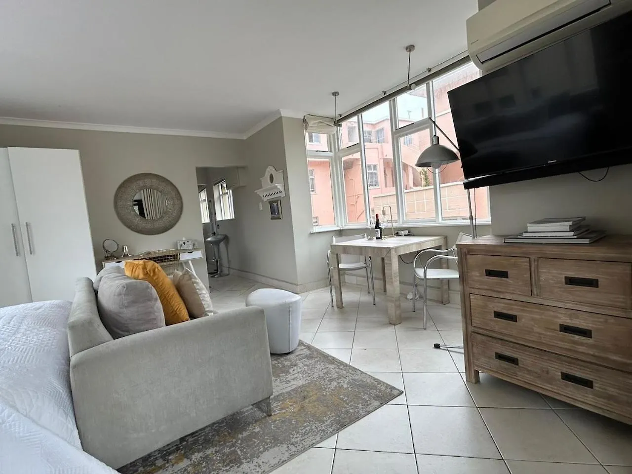 Cosy And Classy Sea Point Apartment Cape Town South Africa